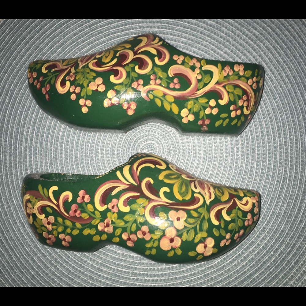 Dutch Shoes - Picture 2 of 3